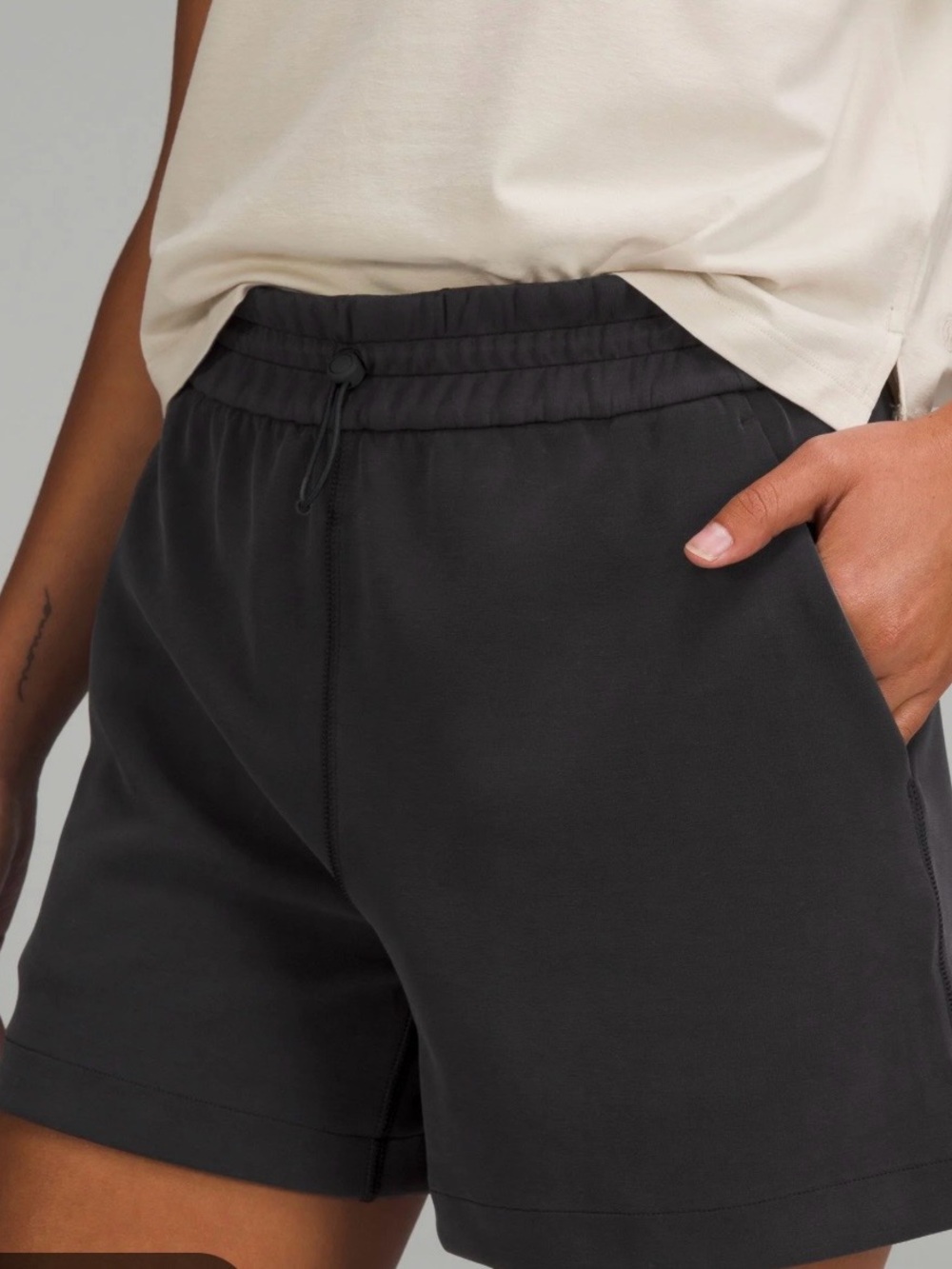 Lululemon Softstreme High Rise Shorts 4” Black Size 4 NWOT